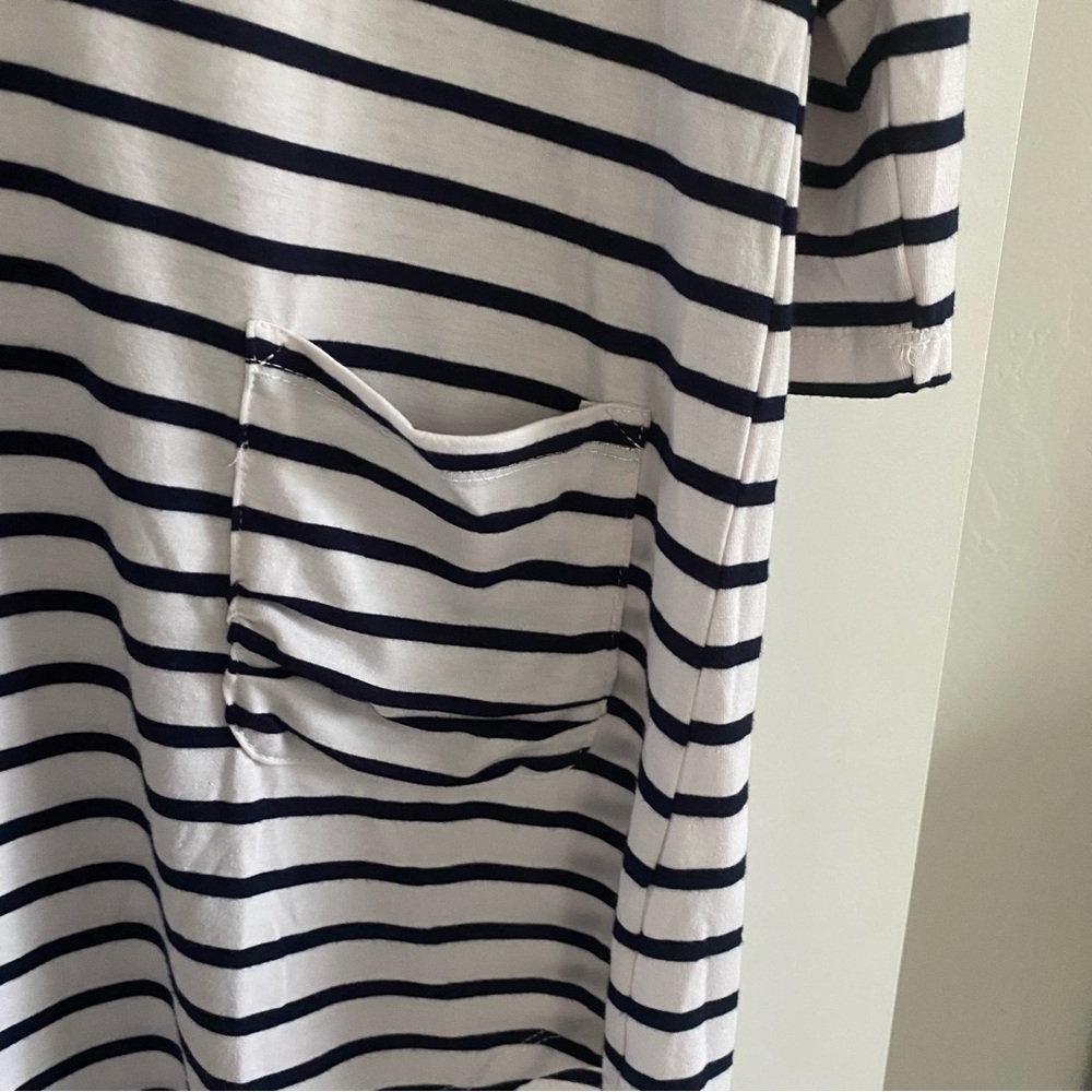 Striped Beach Coverup with hood and Pockets - Picture 3 of 4